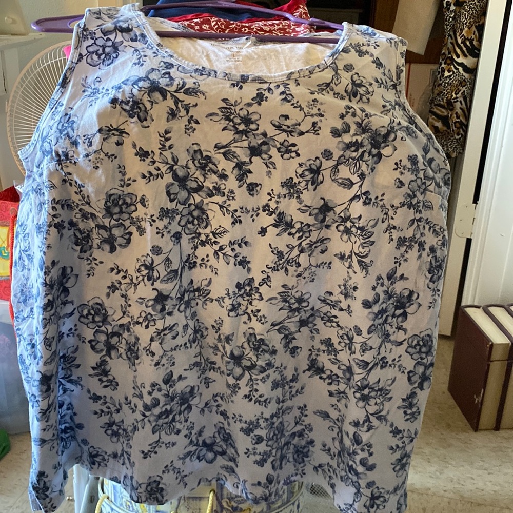 NWOT 18/20 top